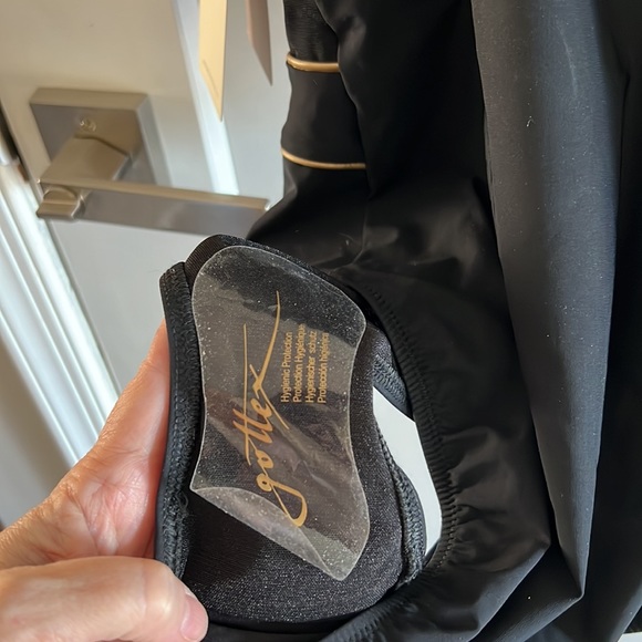 Gottex Swimwear Onyx Stripe One-Piece Swimsuit 14 - Picture 6 of 6